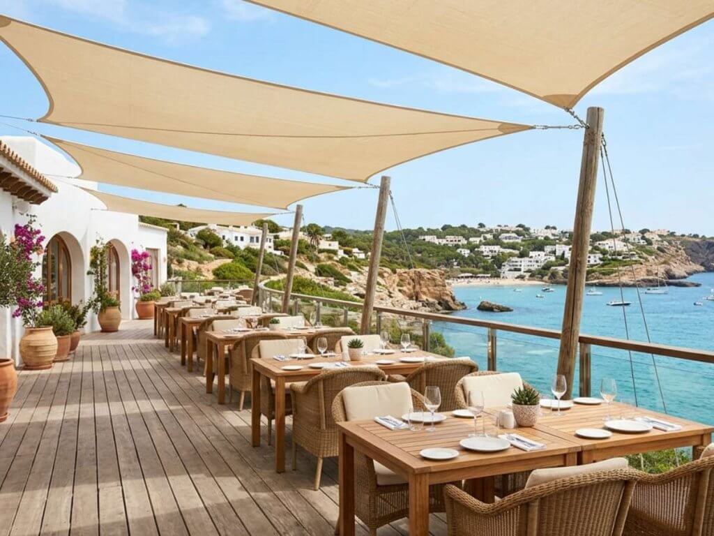 Terrazza ristorante ombreggiata